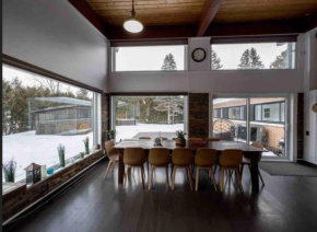 Upscale Spacious Chalet w Hot Tub Laurentians, QC!